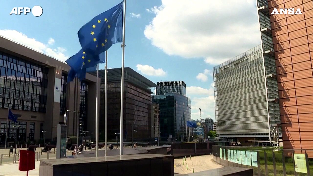 Eurolandia regge l'impatto Ucraina, giu' il debito