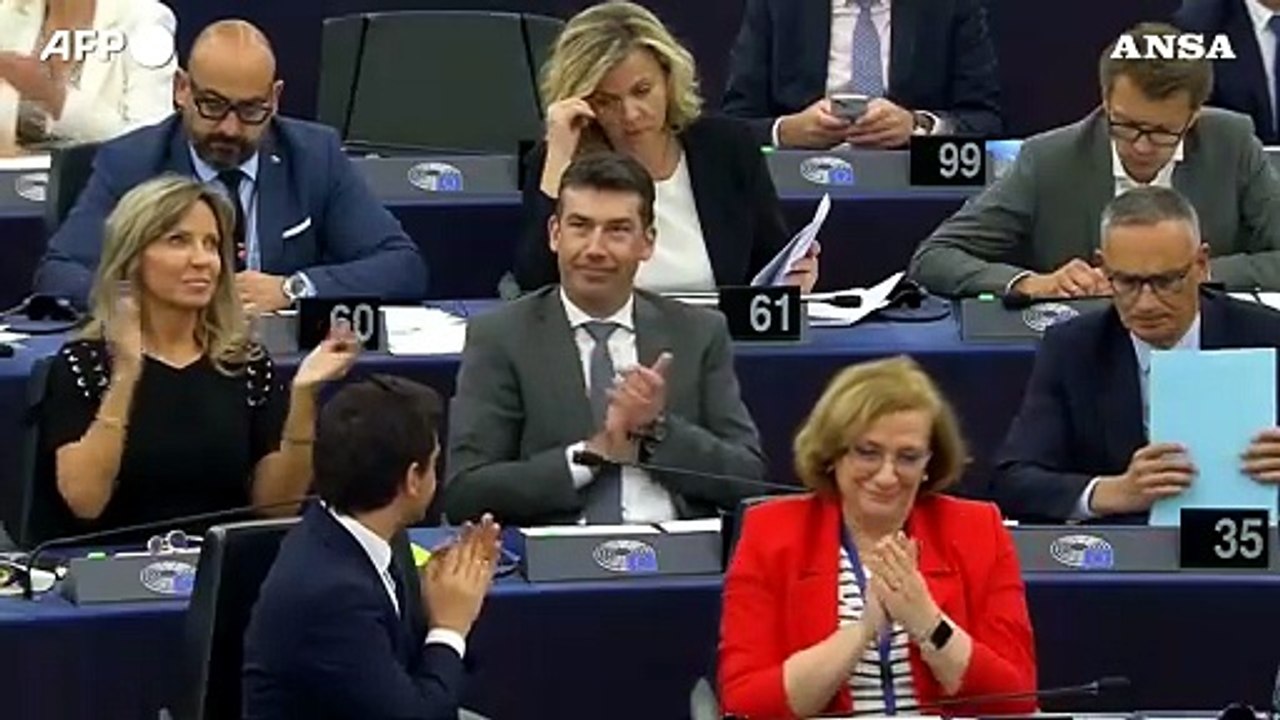 L'Eurocamera fissa i paletti per l'IA, 'un voto storico'