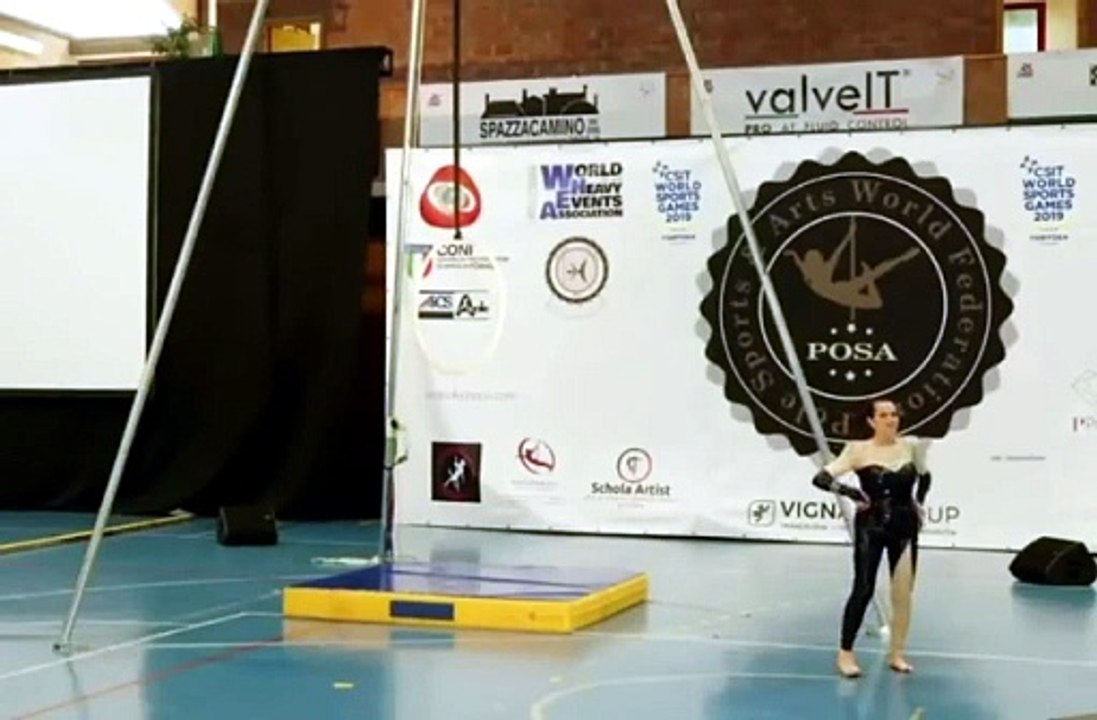 Carla Cervia, danza aerea - Video