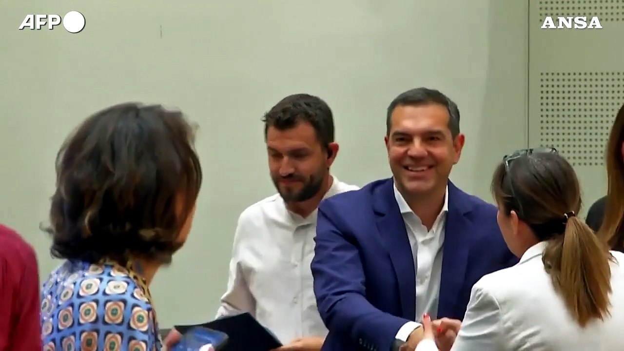 L'addio di Tsipras dopo la batosta, "ora un nuovo ciclo"