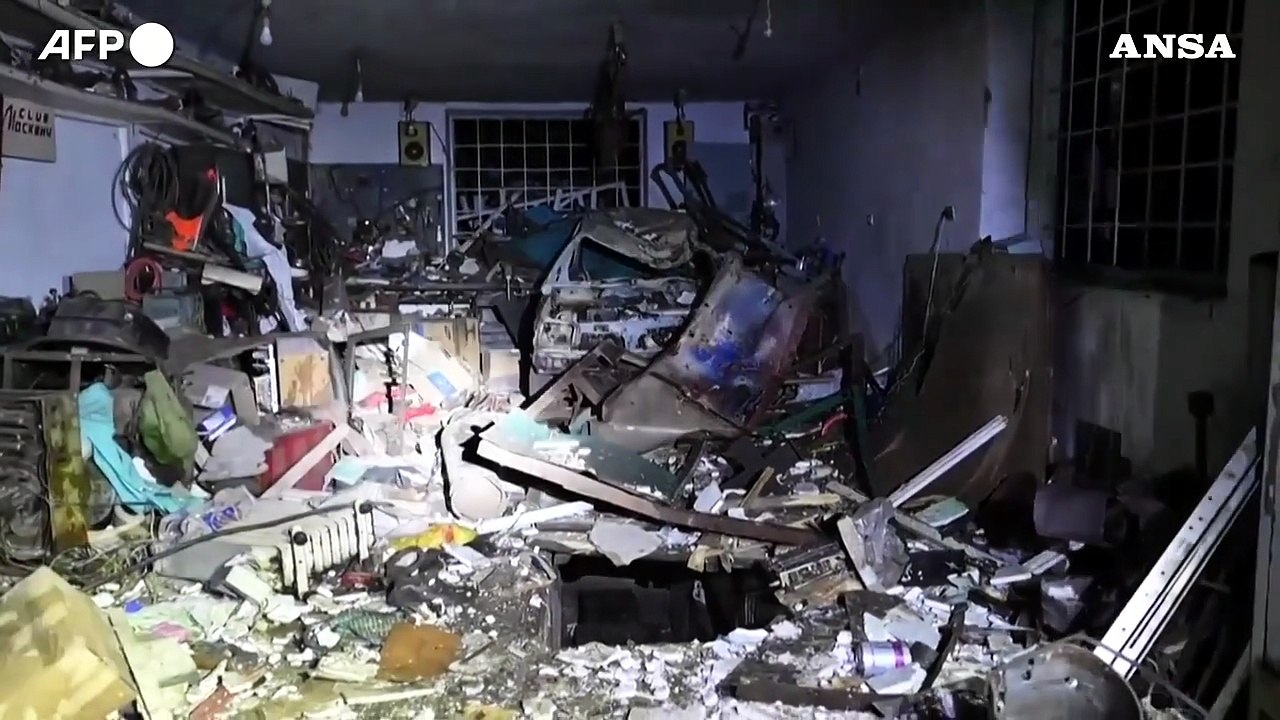 Ucraina, case distrutte dagli attacchi russi nella regione di Kharkiv
