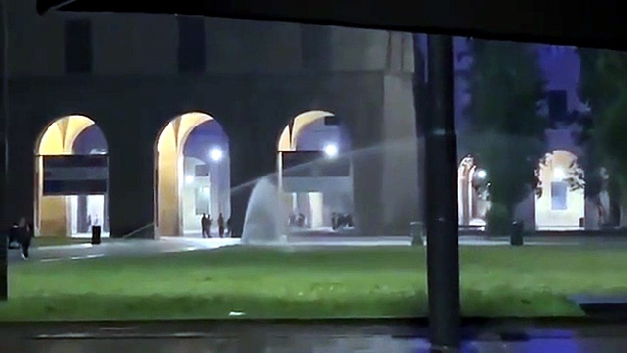 Acqua su... pioggia: piove a Parma ma gli irrigatori non si fermano - Video
