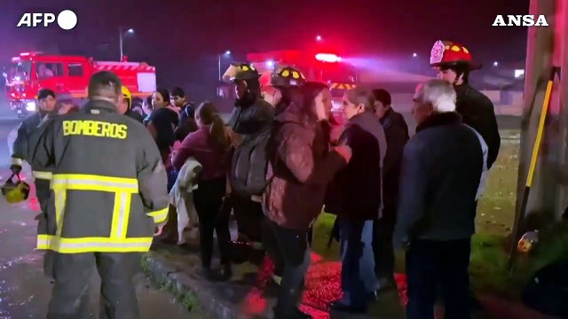 Ondata di maltempo in Cile, due morti e gravi danni: persone evacuate anche con ruspe