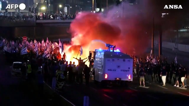Proteste a Tel Aviv, manifestanti bloccano l'autostrada dopo dimissioni Eshed