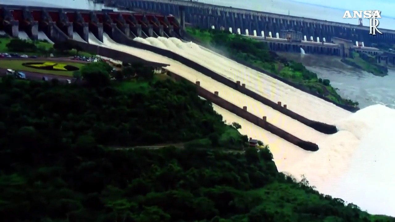 Mattarella alla centrale di Itaipu, poi partenza per Roma