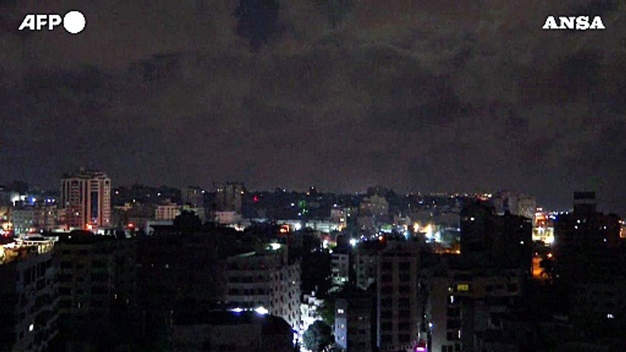 Gaza, attacco aereo israeliano dopo il lancio di razzi dalla Striscia