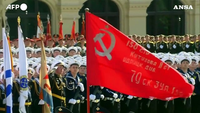 Russia, Putin alla parata per il giorno della Vittoria sulla Piazza Rossa a Mosca
