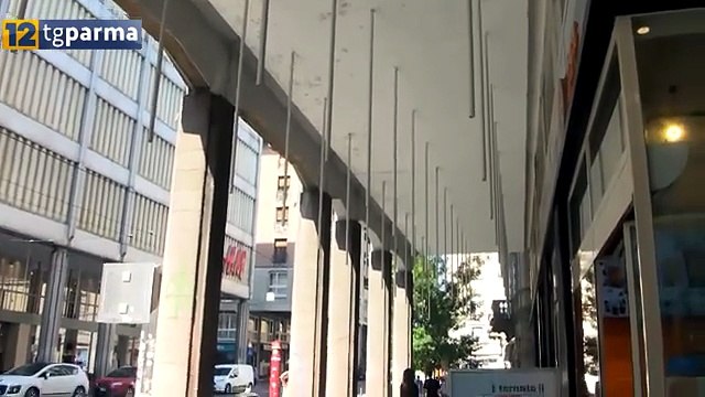 Via Mazzini, La Nuova Illuminazione Vittima Di Ruggine E Sporcizia