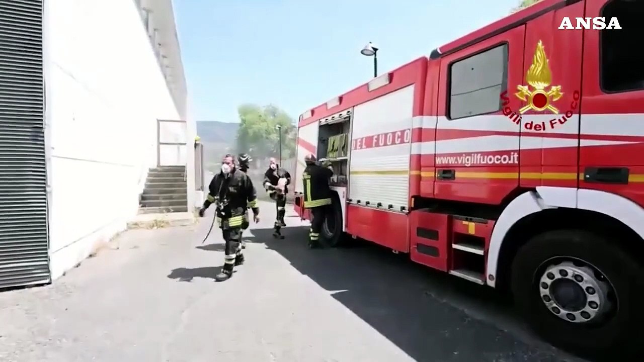 Sesto Fiorentino, incendio in un centro commerciale: nessun ferito