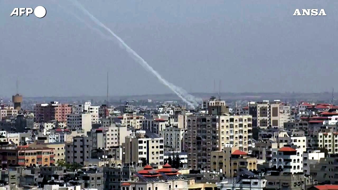 Sale la tensione a Gaza, oltre 100 razzi su Israele