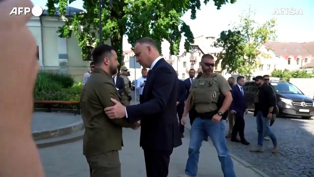Ucraina, incontro a sorpresa tra Zelensky e il presidente polacco Duda