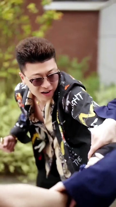 A Poor Boy Saved the CEO’s Sisters—And His Life Changed Forever! #cdrama
