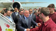 Milli futbolcular ABD yolcusu! Bakan Bak kafileyi uğurladı