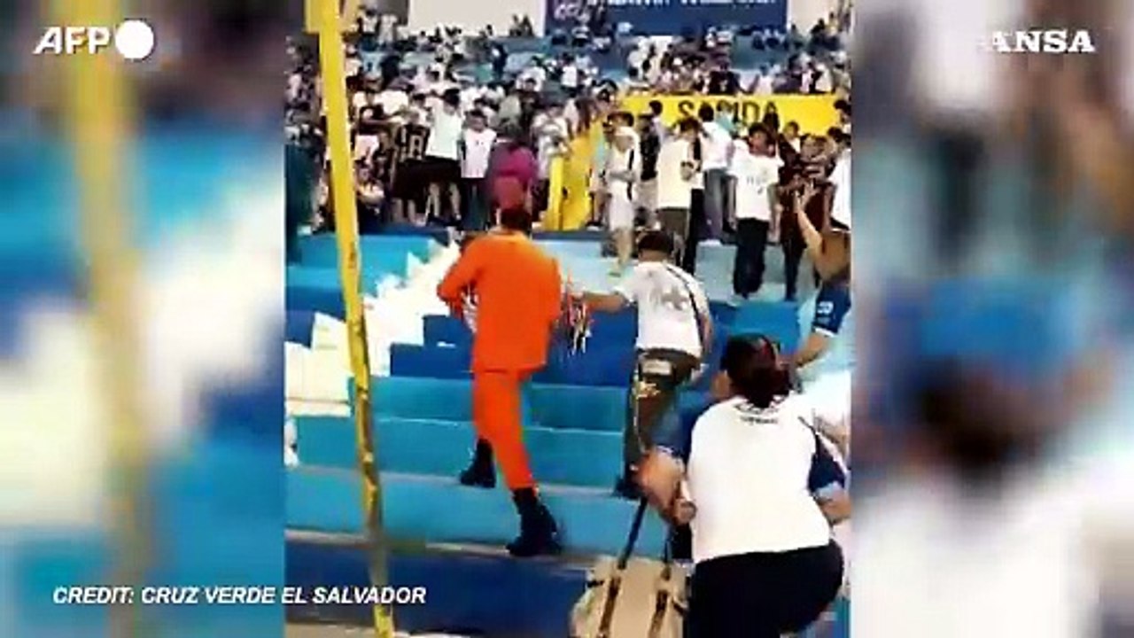 El Salvador, calca per entrare allo stadio: almeno 12 vittime