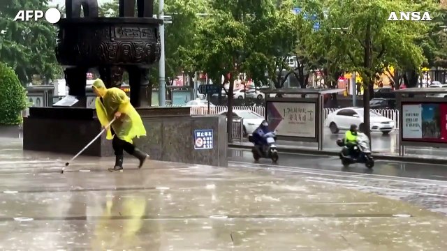 Cina, evacuate 47mila persone per il tifone Doksuri