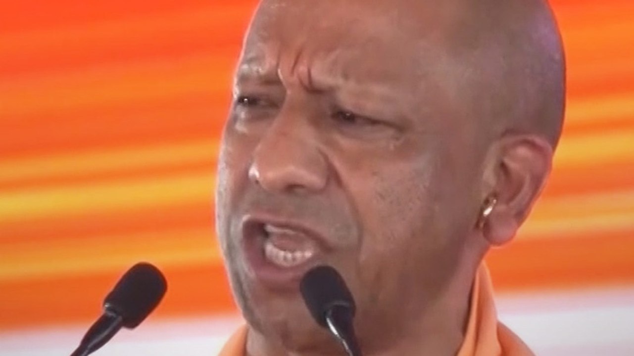 Kushinagar में CM Yogi ने गिनाईं अपनी उपलब्धिया...