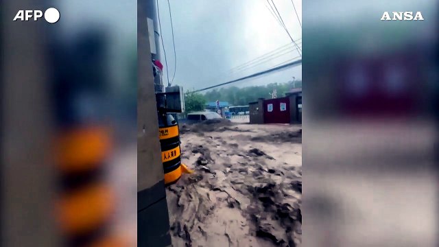 Inondazioni e frane, allerta massima a Pechino