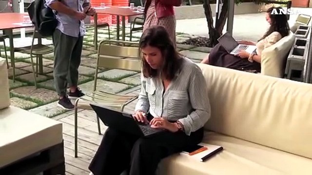 Nel settore pubblico stipendi come nel privato. Anzi, maggiori