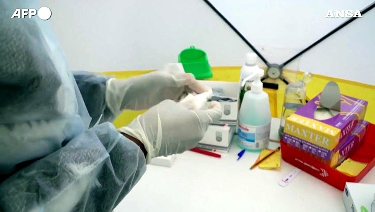 Covid, nuove varianti spingono l'aumento dei casi