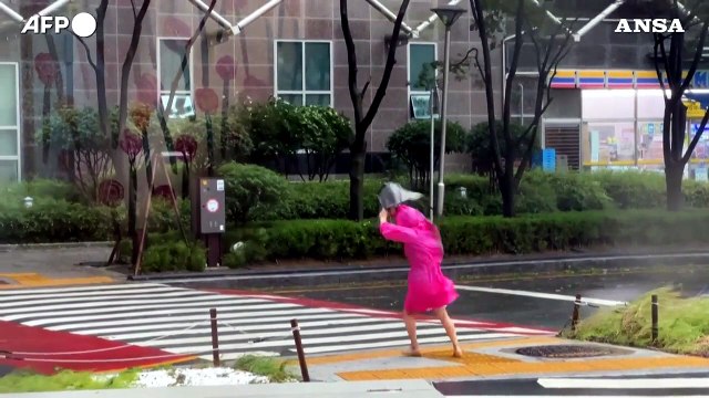 Corea del Sud, arriva la tempesta Khanun: piogge e forti venti a Busan