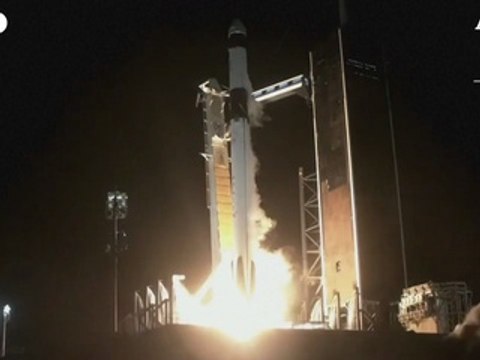 Lanciata la navetta Crew Dragon di SpaceX, a bordo 4 astronauti