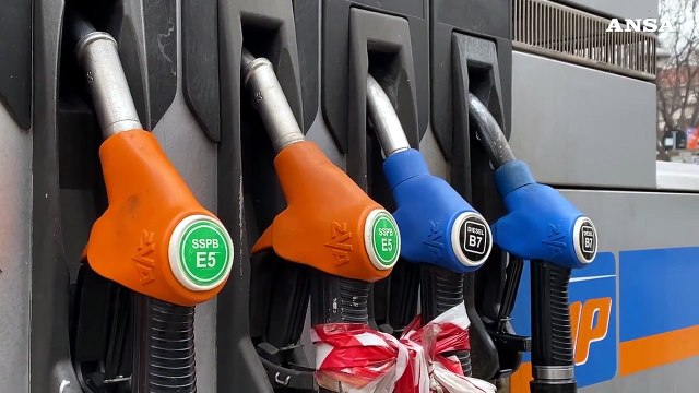 Il caro-benzina e' una stangata da 10,7 miliardi di euro