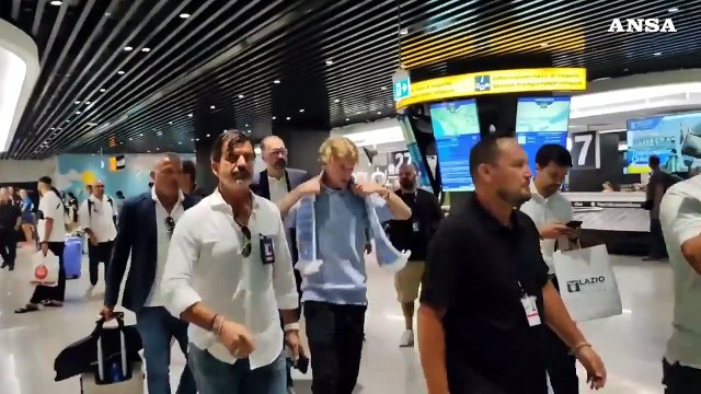 Lazio, Rovella accolto dai tifosi a Fiumicino