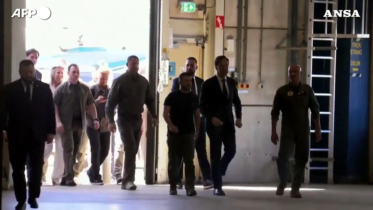 Paesi Bassi, Zelensky e Rutte alla presentazione dei F-16A