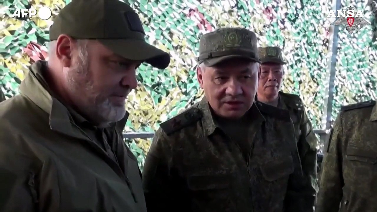 Russia, Shoigu assiste a un addestramento nella regione di Rostov