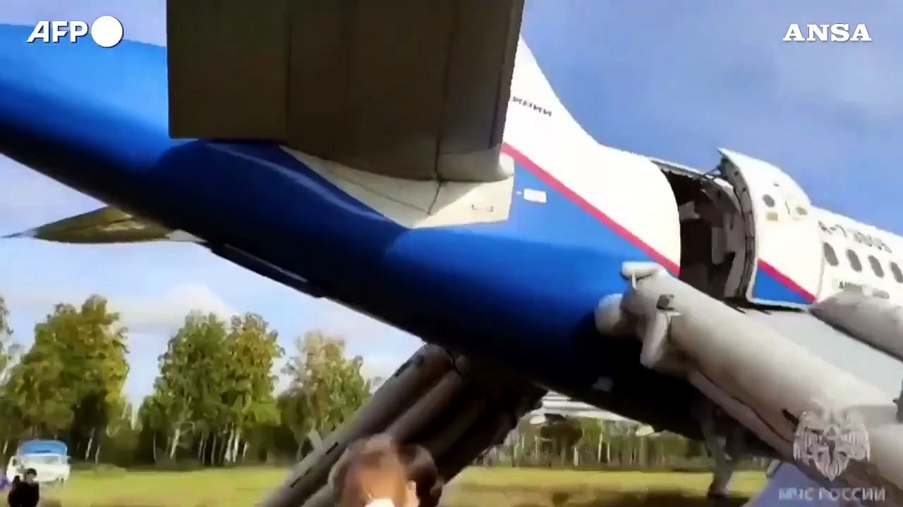 Atterraggio d'emergenza per un volo della Ural Airlines in Siberia