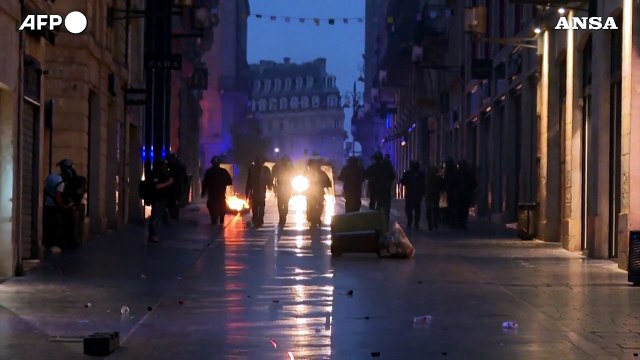 Parigi, l'onda dei giovanissimi black bloc