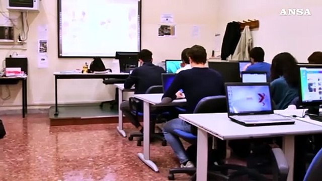 Firmato contratto della scuola, aumenti fino a 190 euro