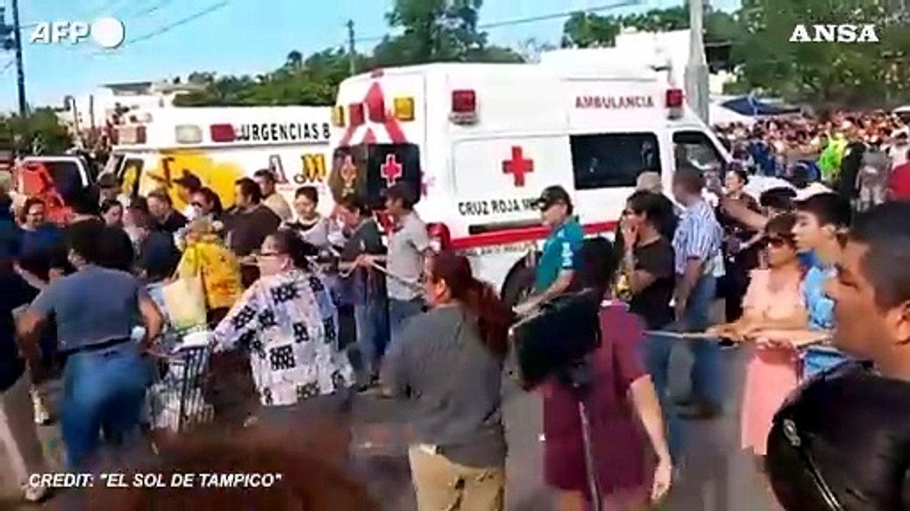 Messico, crolla il tetto di una chiesa: morti e feriti