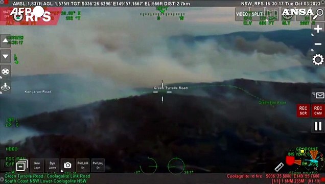 Australia, incendi nell'est del Paese: vigili del fuoco al lavoro