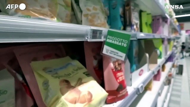 Cala potere d'acquisto, famiglie tagliano i risparmi