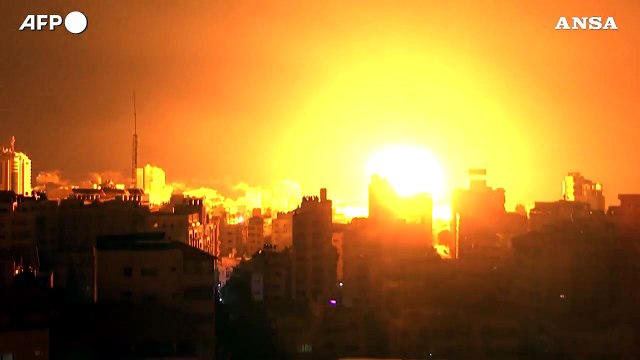 L'esercito israeliano colpisce nella notte obiettivi a Gaza