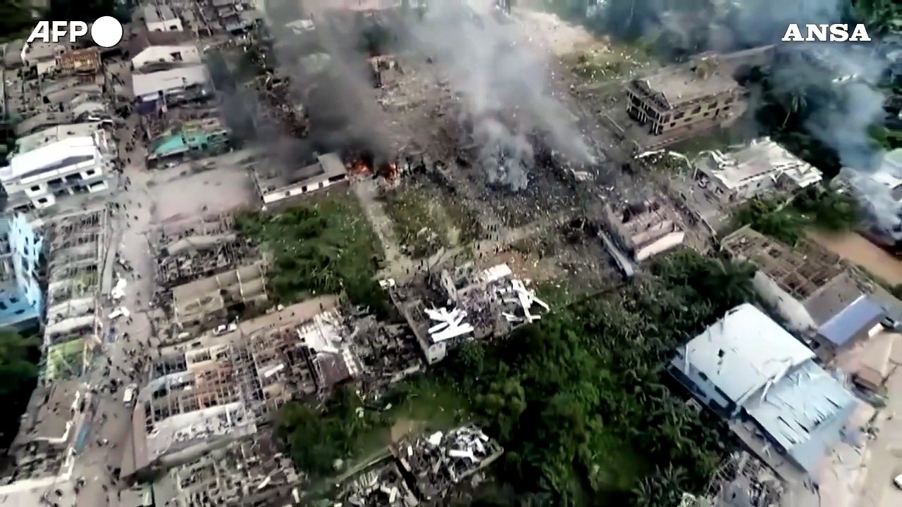 Thailandia, esplosione in un magazzino di fuochi d'artificio: almeno 9 morti