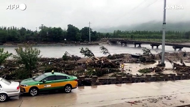 Maltempo in Cina, nubifragio su Pechino: almeno 11 morti e 27 dispersi