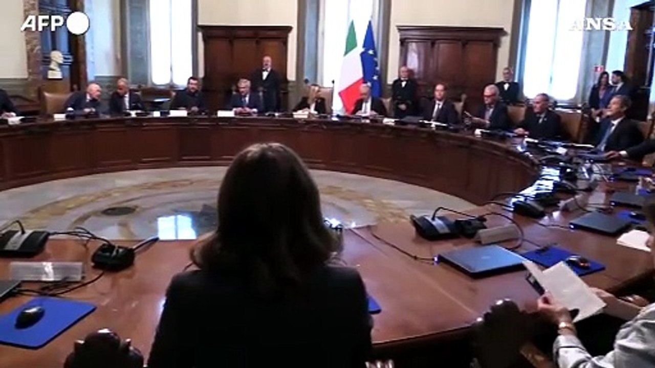 Pronta manovra da 25 miliardi. Meloni: "Niente sperperi"