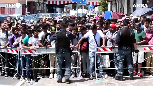 Migranti, nel 2022 in Italia quasi 500mila permessi di soggiorno
