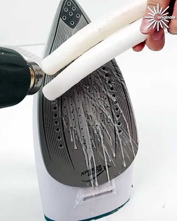 Cleaning your iron the genius way🧼