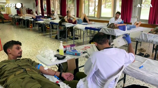 Medio Oriente, israeliani donano il sangue in una clinica al confine con il Libano