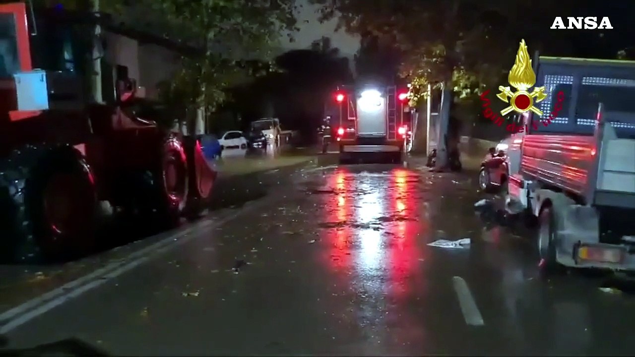 Maltempo, oltre mille interventi dei vigili del fuoco per l'alluvione in Toscana