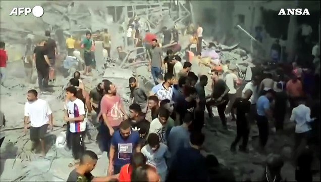 Gaza, raid israeliani sul campo profughi di Jabalia
