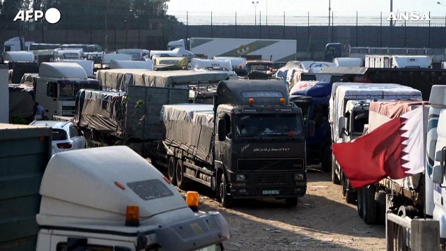 Gaza, camion di aiuti umanitari bloccati al valico di Rafah