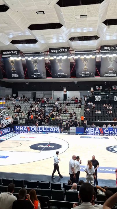 Beşiktaş'ım Geliyor - Beşiktaş Gain v Bahçeşehir Koleji - Türkiye Sigorta Basketbol Süper Ligi Play Off Yarı Final 1. Maç