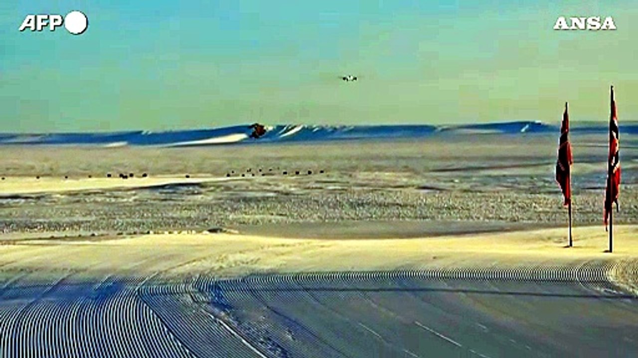 Per la prima volta un Boeing 787 atterra sul ghiaccio in Antartide