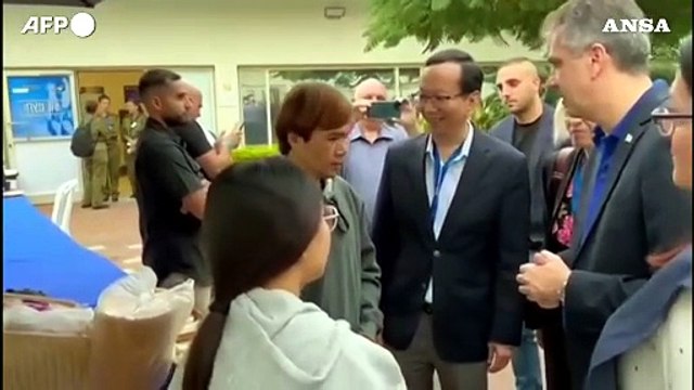 Israele, il ministro degli Esteri incontra gli stranieri rilasciati da Hamas