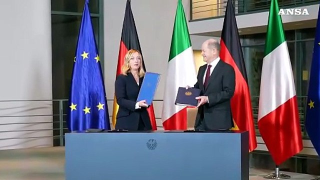 Meloni in Germania, la firma del piano d'azione con Scholz