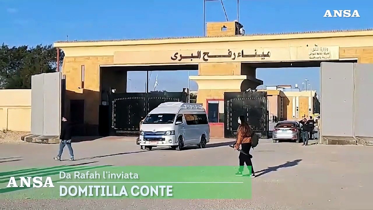 Gaza, fila interminabile di camion al valico di Rafah